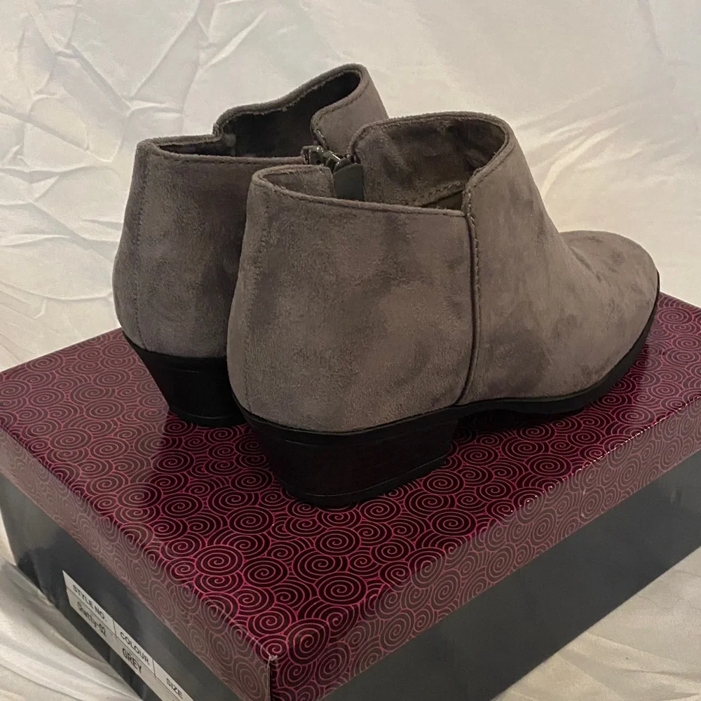 Charming‎ Gray Ankle Booties